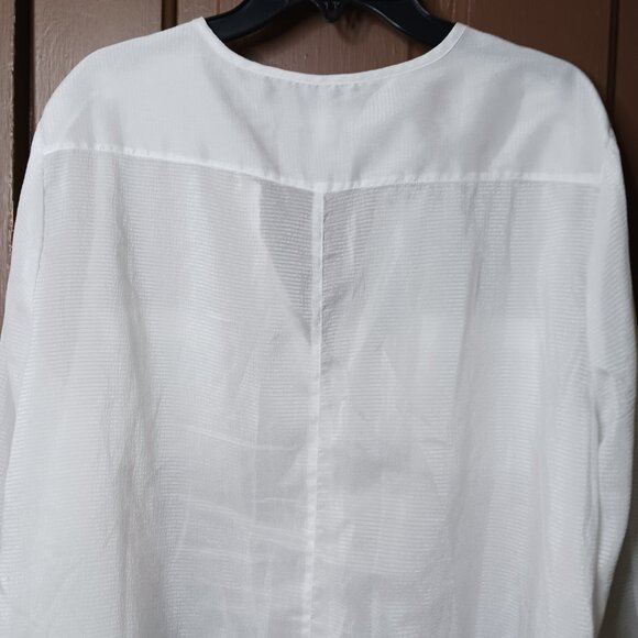 Chico Women's White Top Button Down size 1 (10 - 12) - Picture 7 of 8